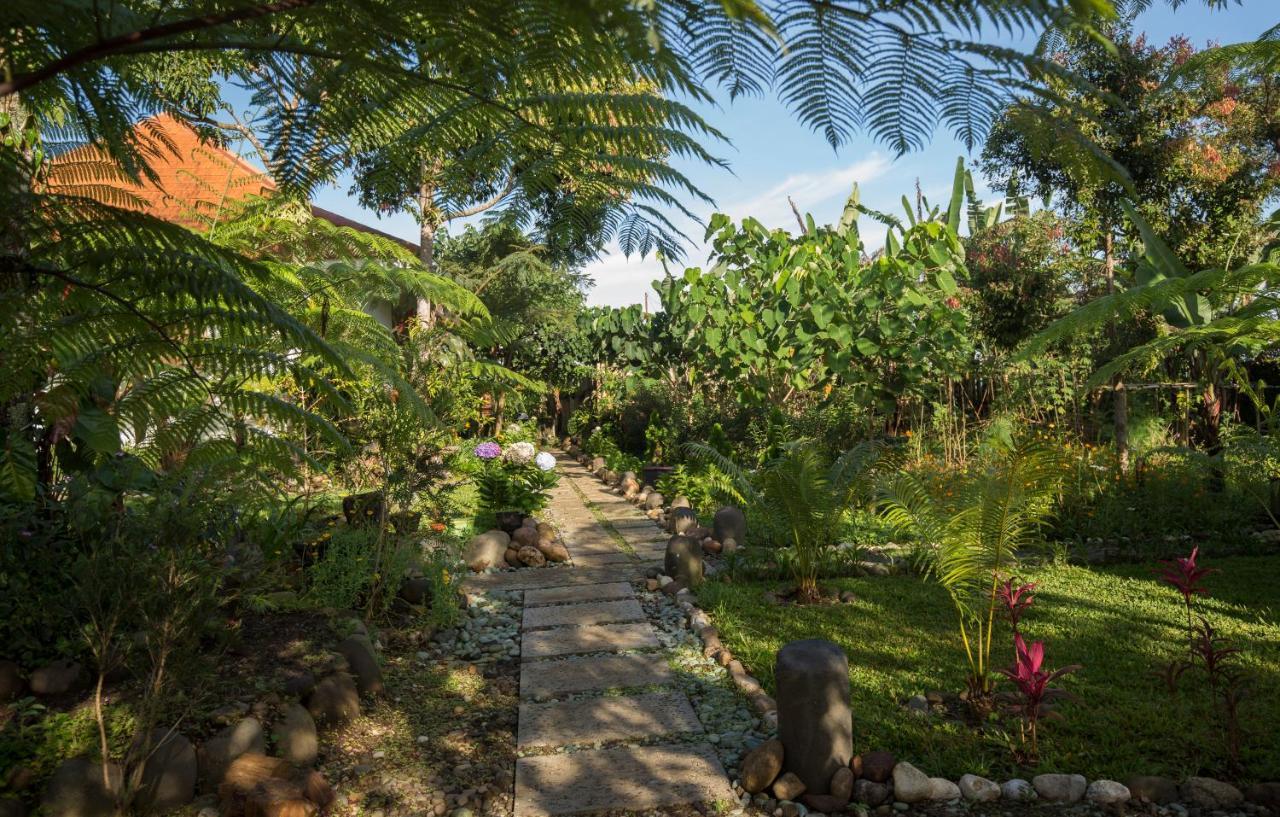 Ara Garden Inn, Accommodation, Yoga Studio & Spa Ruteng Exterior foto